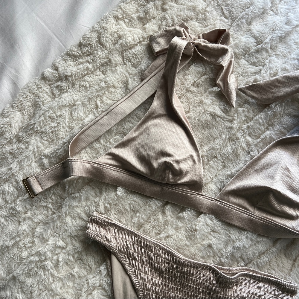 🛒 3/$15 - Textured Shine Tie Top Bikini